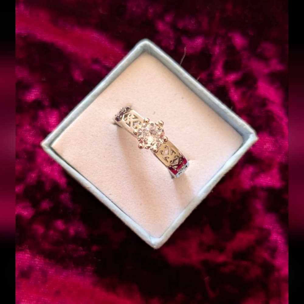 Ladies Cubic Zirconia Cut-Away Hearts Ring (7)